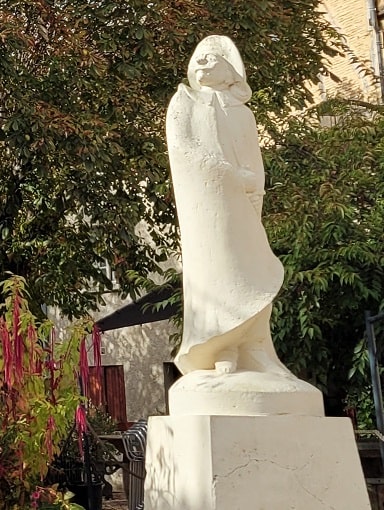 Cyrano de Bergerac Stein-Statue