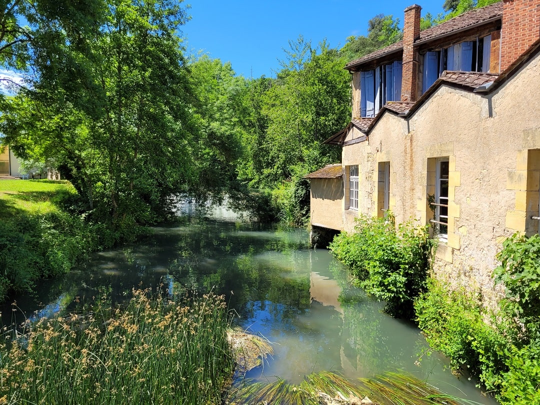 Papiermuehle und Museum in Couze-et-Saint-Front