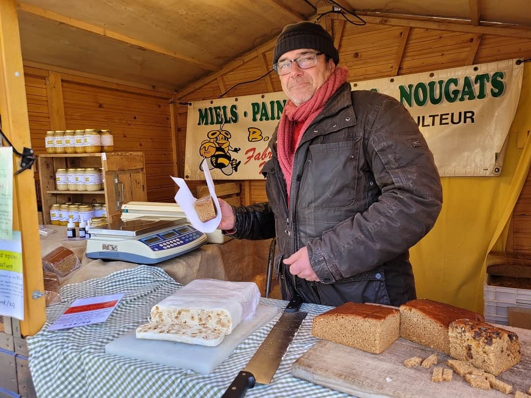 Gewürzbrotverkauf Weihnachtsmarkt Bergerac Gewürzbrotverkäufer Weihnachtsmarkt Bergerac