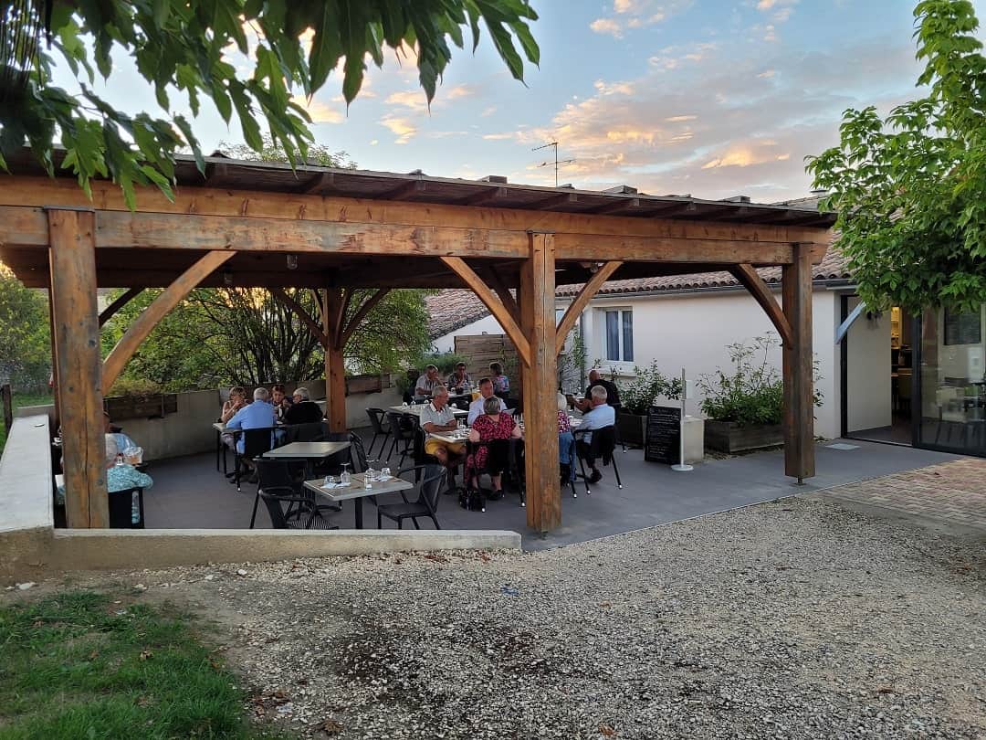 Terrasse Restaurant En Toute Simplicite